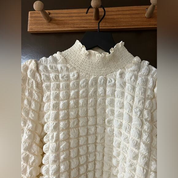 Endless Rose Puffer textured mock neck long sleeve blouse Cream Size XS - Picture 4 of 11